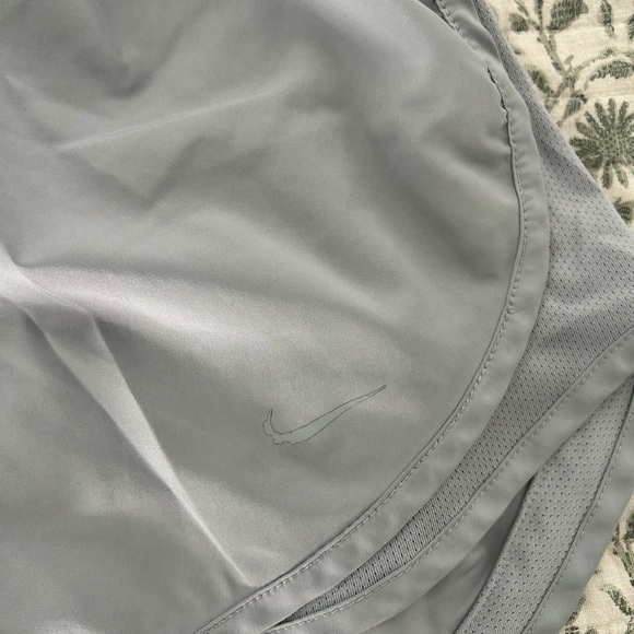 Nike Dri-Fit Tempo Running Shorts Women's Medium Gray - Picture 3 of 4